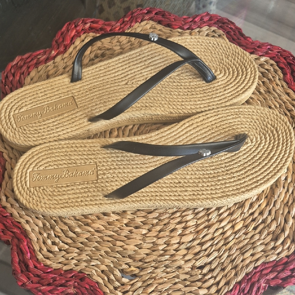 Tommy Bahama Natural Straw Flip Flops with Black Straps New Womens 9